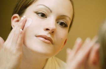 Machiajul perfect pentru party: baza de machiaj! (II)