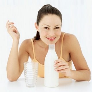 Laptele scade riscul cancerului