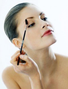 ingrijirea-sprancenelor-pensatul-unei-dive