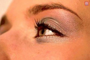 ingrijirea-sprancenelor-pensatul-unei-dive2