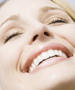 dinti-mai-albi-si-sanatosi-albirea-dintilor