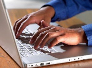 tinerii-petrec-87-de-ore-in-fata-site-urilor-pentru-adulti-intr-un-an