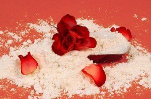 uleiul-de-trandafir-pentru-catifelarea-pielii