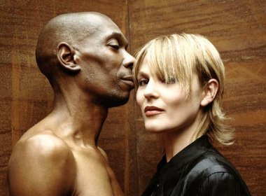 Videoclip: Faithless – Tweak Your Nipple