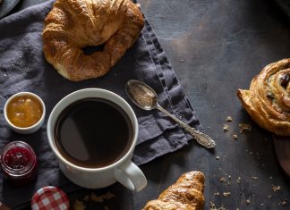 5 greseli la micul dejun care pot fi responsabile pentru kilogramele in plus