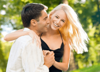 23 de semne sigure ca un tip timid te place