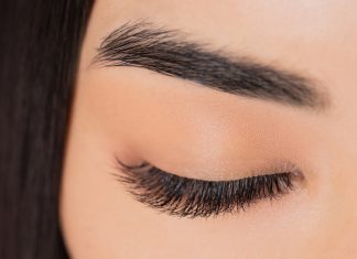 Cele mai bune 6 uleiuri care ajuta la cresterea sprancenelor