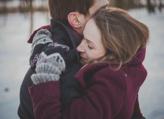 Ti-a atras cineva atentia la scoala? Iata cum sa faci sa te observe si sa se indragosteasca de tine