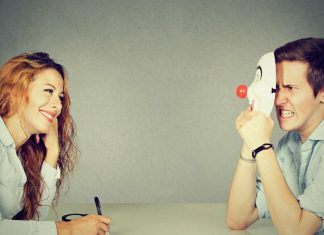 20 de lucruri de care ar trebui sa tii cont atunci cand te intalnesti cu un tip timid