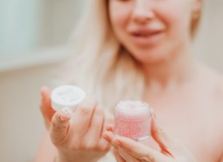 Este exfolierea scalpului cheia pentru un par mai sanatos?