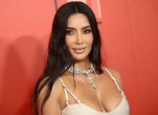 Cele mai legendare 20 de momente de machiaj ale lui Kim Kardashian