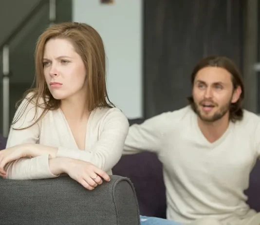 13 semne ca esti intr-o relatie posesiva